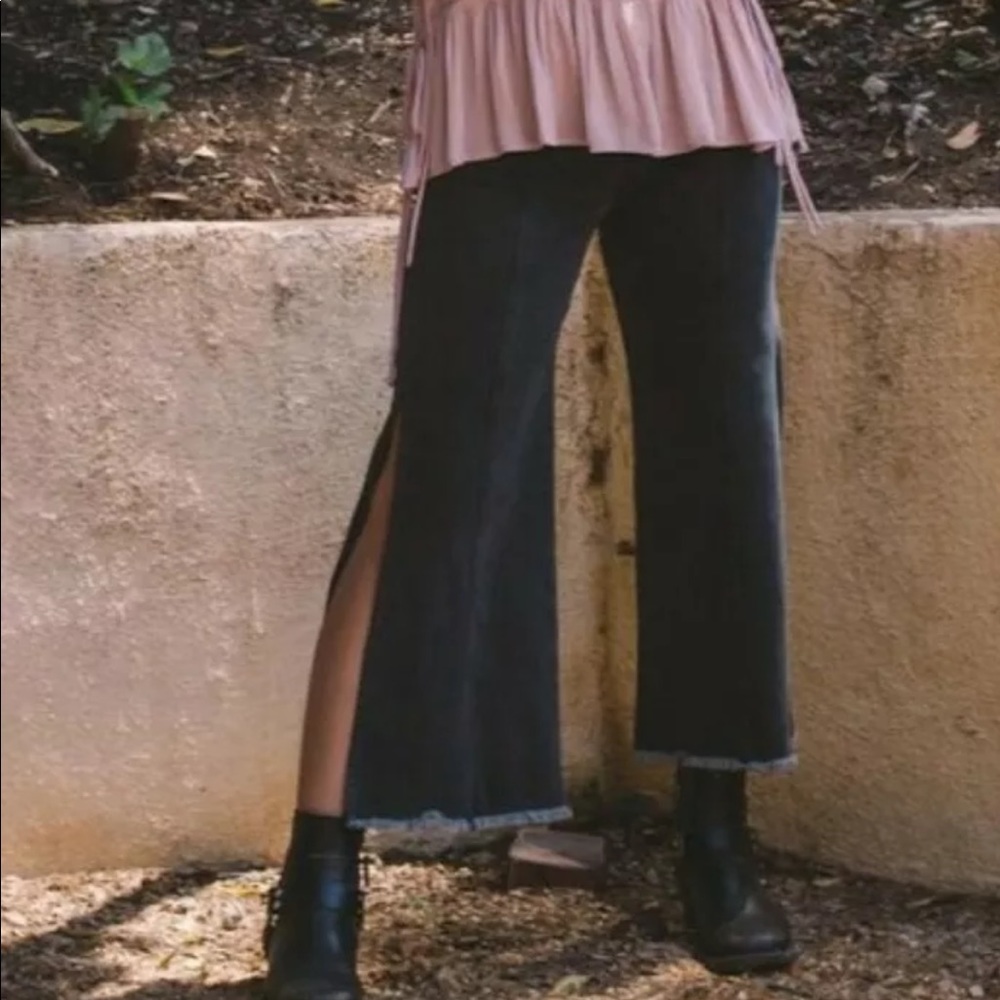 Anthropologie Current Air Wide Leg Side Slit Cropped Jean Size Medium